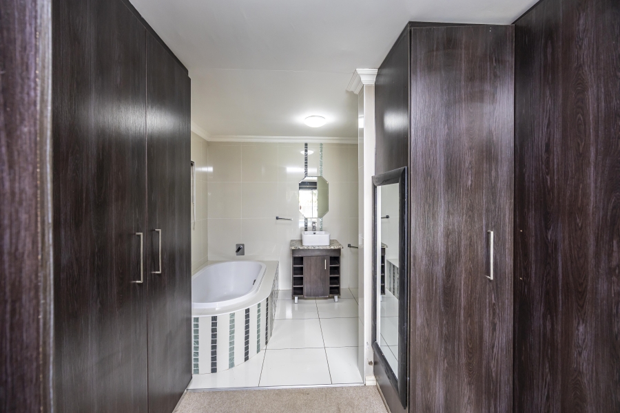 4 Bedroom Property for Sale in Sunrise On Sea Eastern Cape